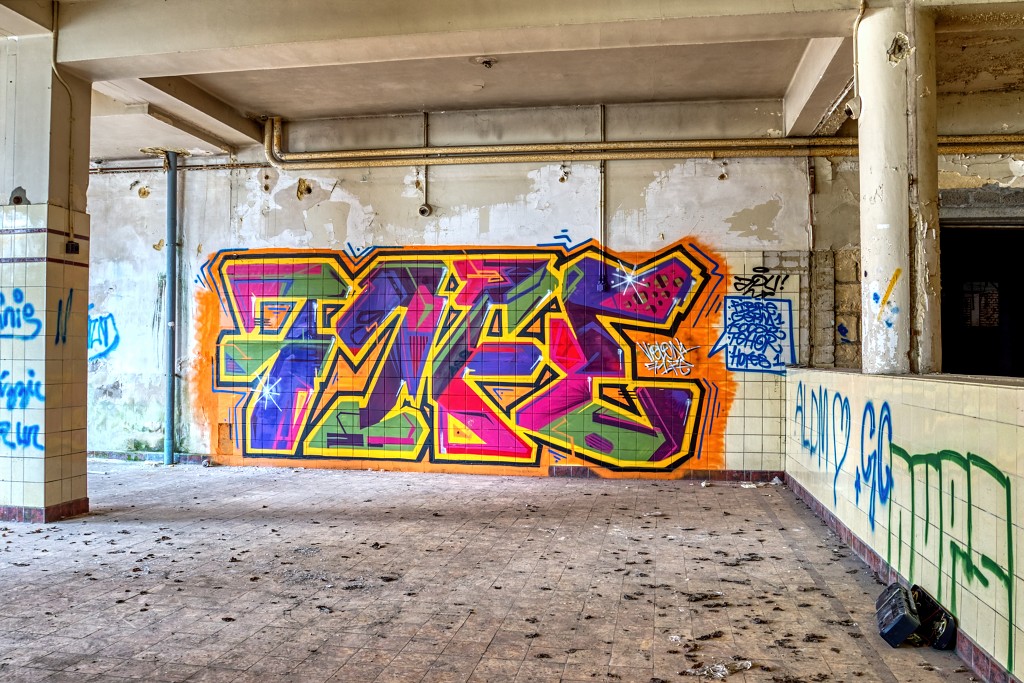 HDR urbex brandweerauto brandweerwagen fire truck camion de pompiers graffiti Sanatorium Dolhain basil decay verlaten kunst art